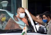 घायल सिपाही को देख सीएम योगी ने रुकवाई गाड़ी