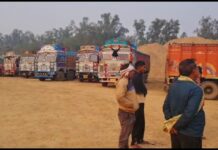 50 से 60 की संख्या में बालू लोड ट्रक , और चालक और उपचालक मिलाकर 100 से अधिक की संख्या