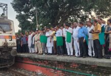 कुलिक एक्सप्रेस ट्रेन को कटिहार सांसद तारिक अनवर,विधायक प्राणपुर निशा सिंह ने दिखाई हरी झंडी